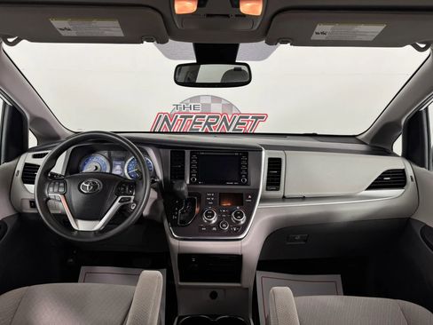 Used 2019 Toyota Sienna LE AWD/4WD image 11