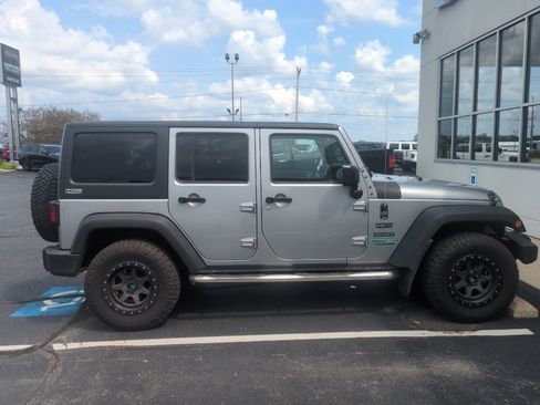 Used 2016 Jeep Wrangler Unlimited Sport w/ Quick Order Package 24S AWD/4WD image 4