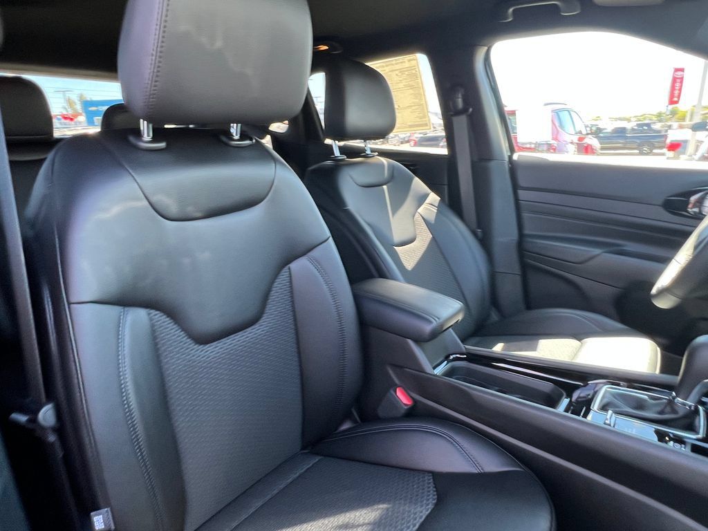 New 2026 Jeep Compass Latitude AWD/4WD image 14