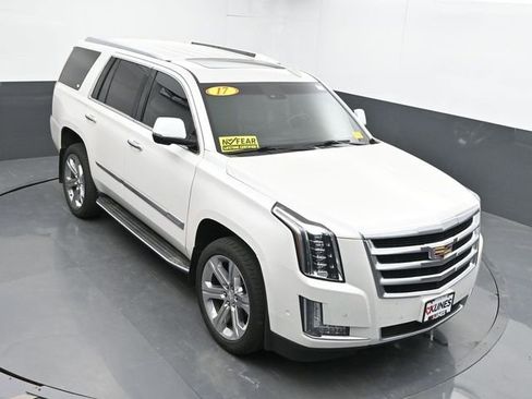Used 2017 Cadillac Escalade Luxury AWD/4WD image 13
