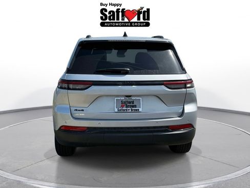 Certified 2025 Jeep Grand Cherokee Altitude AWD/4WD image 8