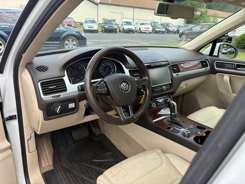 Used 2013 Volkswagen Touareg Sport AWD/4WD image 13