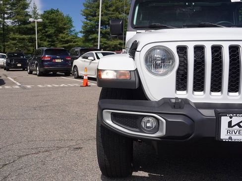 Used 2023 Jeep Gladiator Overland AWD/4WD image 10