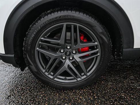 Used 2025 Ford Explorer ST image 12