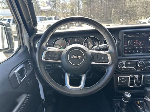 Used 2022 Jeep Wrangler Unlimited Sahara image 24