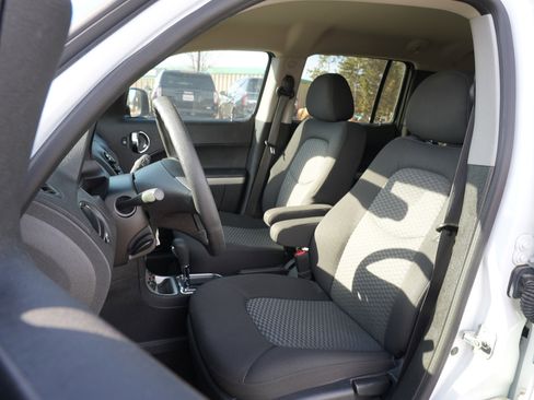 Used 2008 Chevrolet HHR LT image 12