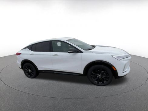 Used 2025 Buick Envista Sport Touring image 2