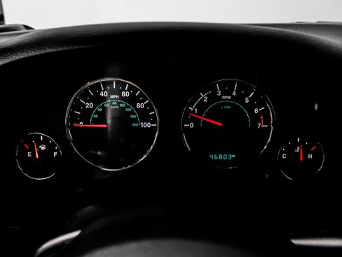 Used 2015 Jeep Wrangler Unlimited Rubicon w/ Connectivity Group AWD/4WD image 29