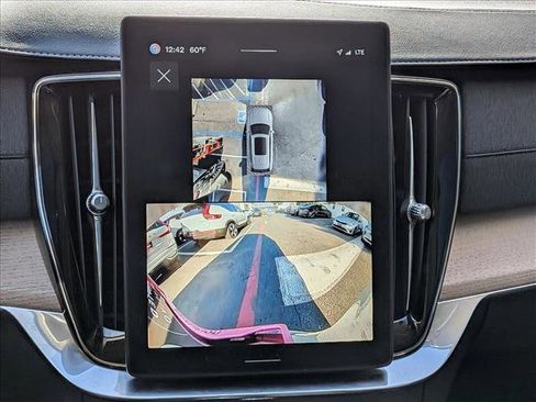 Certified 2025 Volvo XC90 B6 Plus w/ Protection Package Premier image 18