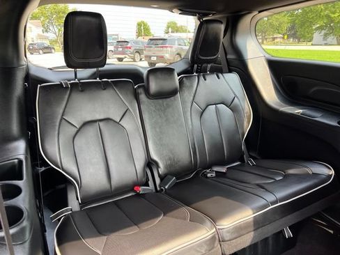 Used 2026 Chrysler Pacifica Limited FWD image 17