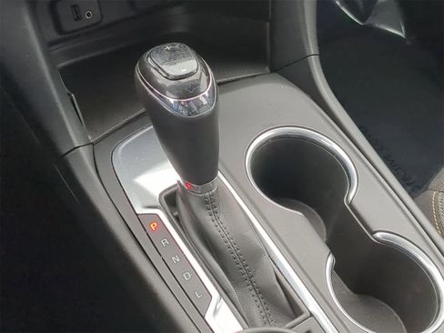 Used 2018 Chevrolet Equinox LT image 30