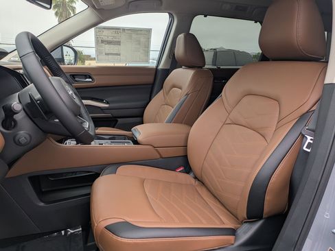 New 2025 Nissan Pathfinder Platinum w/ Cargo Package image 12