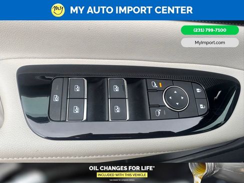 Used 2025 Nissan Murano SV AWD/4WD image 11