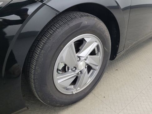 Used 2025 Hyundai Elantra SE FWD image 31