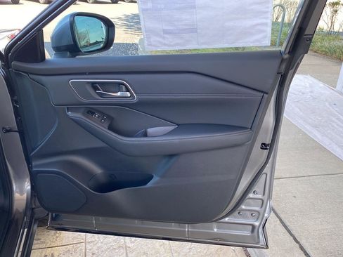 Used 2025 Nissan Rogue Platinum w/ Platinum Premium Package image 26