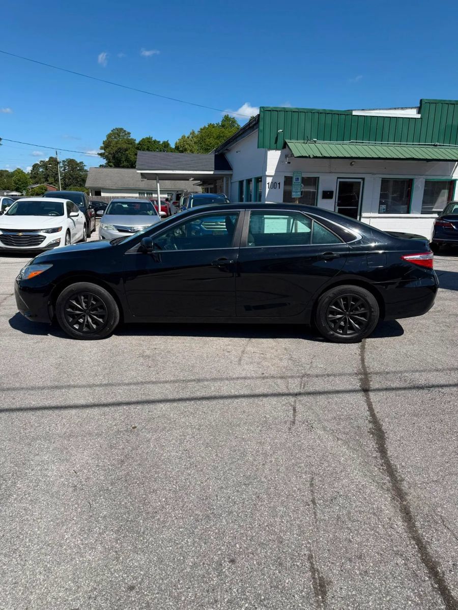 Used 2017 Toyota Camry LE FWD image 4