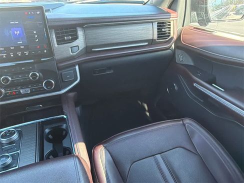 Used 2023 Ford Expedition Limited image 23