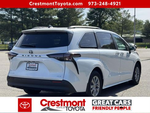 Certified 2025 Toyota Sienna XLE AWD/4WD image 4