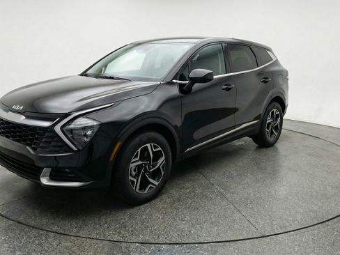Used 2025 Kia Sportage LX image 3