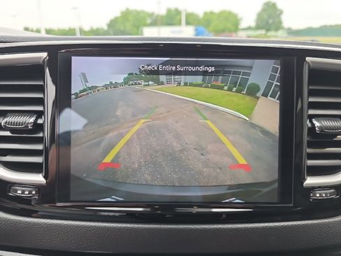 Used 2022 Chrysler Pacifica Touring-L FWD image 35