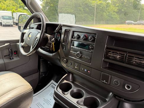 Used 2019 Chevrolet Express 2500 w/ Enhanced Convenience Package RWD image 13