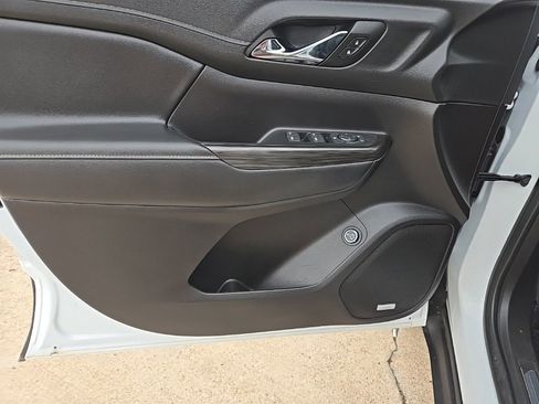 Used 2023 GMC Acadia SLT image 11