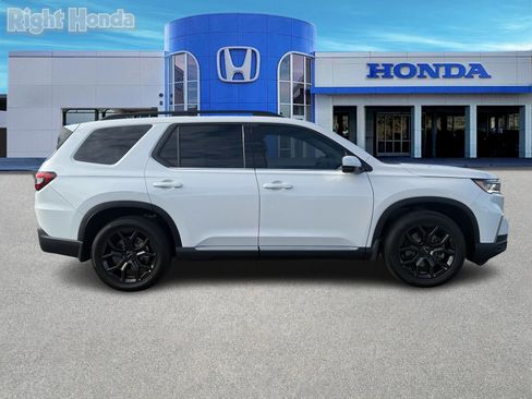 Certified 2025 Honda Pilot Touring image 9