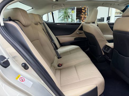 Used 2019 Lexus ES 350 w/ Accessory Package 2 FWD image 15