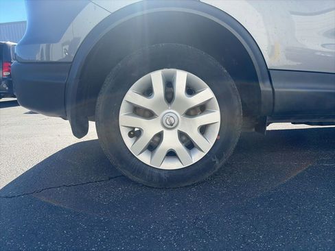 Used 2020 Nissan Rogue Sport S image 9