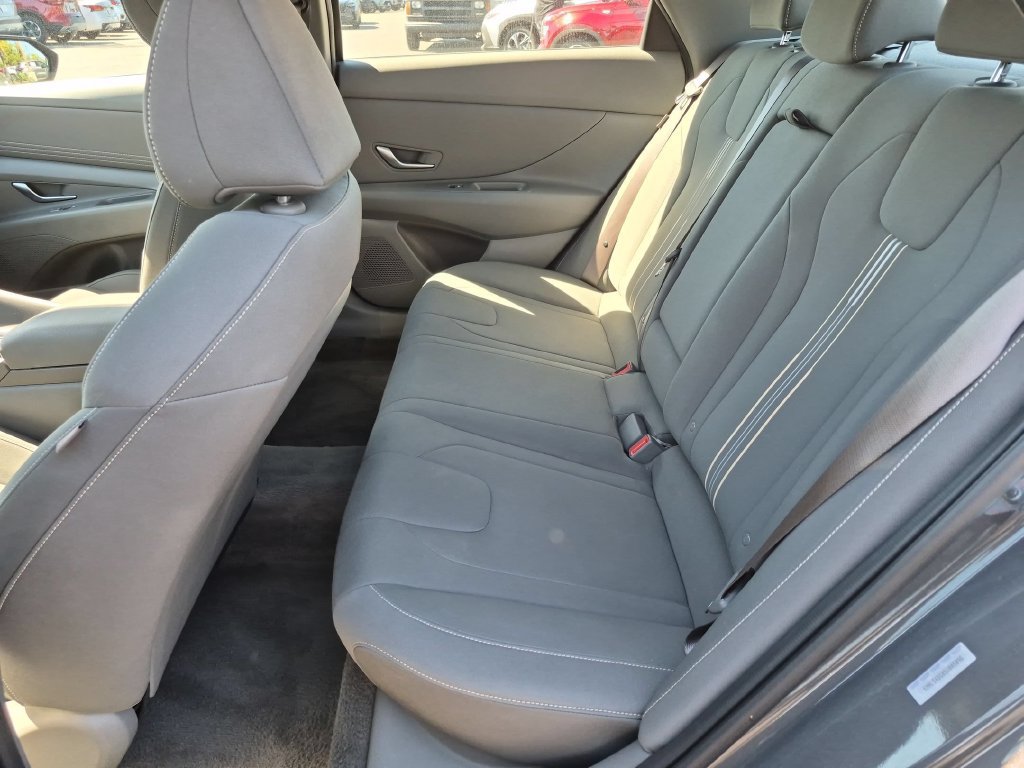 Used 2025 Hyundai Elantra SEL FWD image 28