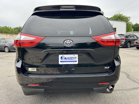 Used 2017 Toyota Sienna XLE FWD image 13