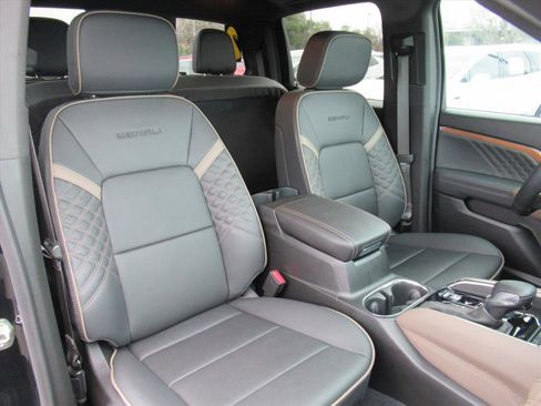 Used 2024 GMC Canyon Denali w/ LPO, Denali Black Edition image 10