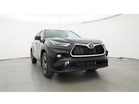 New 2026 Toyota Highlander XLE image 30