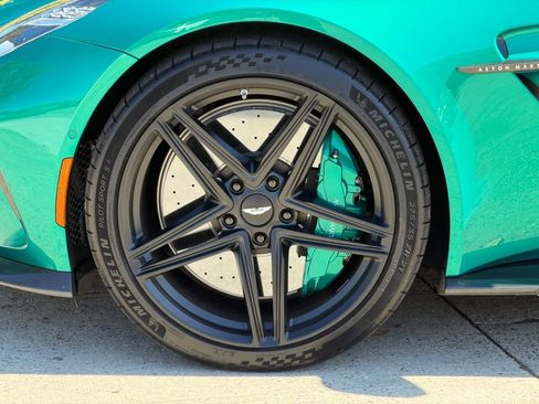 Used 2025 Aston Martin V8 Vantage Coupe image 4