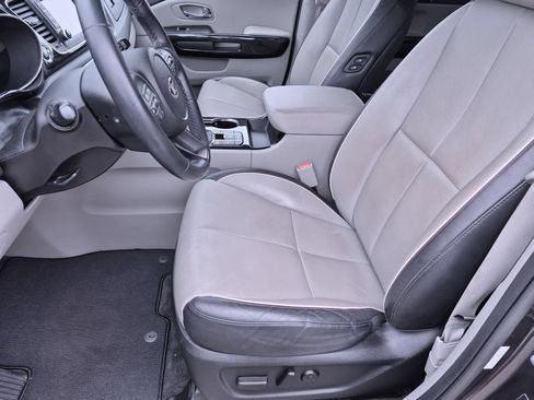 Used 2021 Kia Sedona EX w/ EX Premium Package FWD image 16