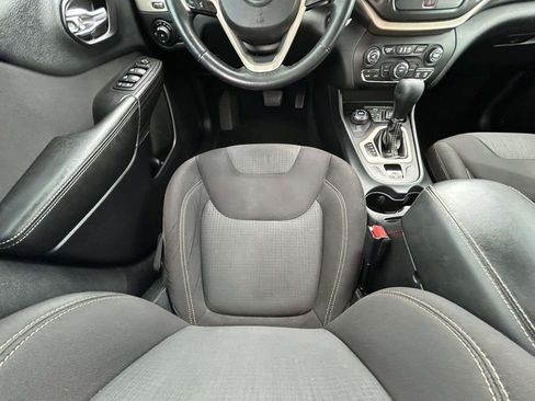 Used 2016 Jeep Cherokee Latitude AWD/4WD image 13