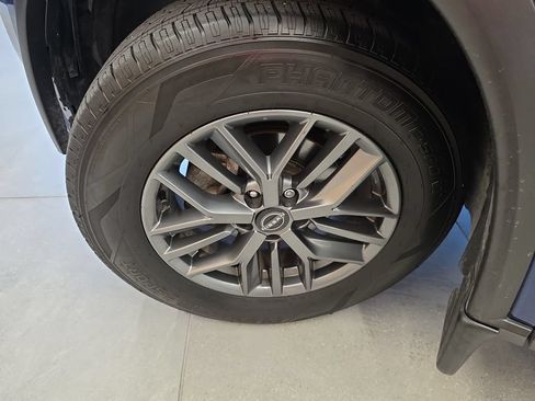 Used 2023 Nissan Rogue S FWD image 34