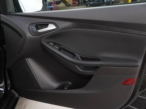 Used 2015 Ford Focus SE FWD image 9