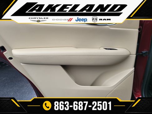Used 2017 Cadillac XT5 Luxury w/ Driver Awareness Package FWD image 10