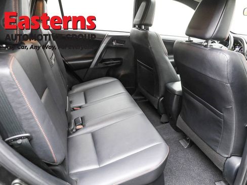 Used 2018 Toyota RAV4 SE image 23