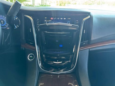 Used 2017 Cadillac Escalade Luxury image 26