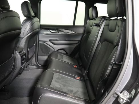 Used 2023 Jeep Grand Cherokee Altitude image 17