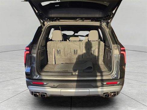 Used 2025 Chevrolet Traverse LT image 13