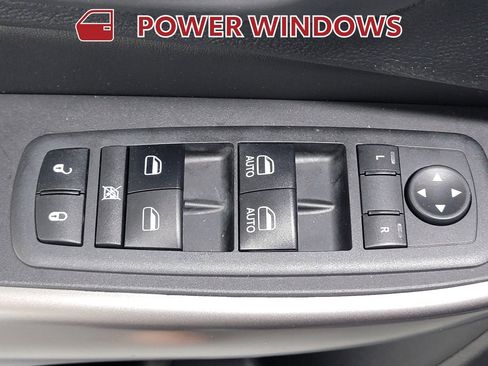 Used 2019 Jeep Cherokee Latitude Plus w/ Comfort/Convenience Group image 28