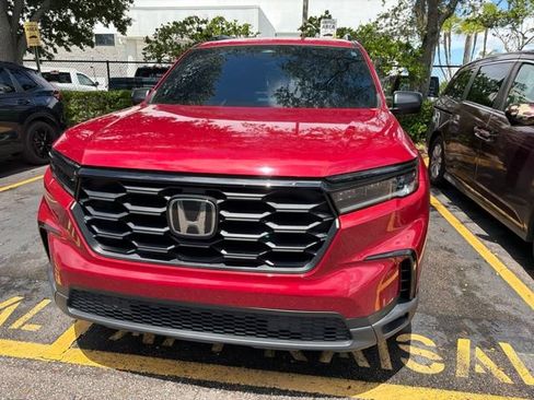 Used 2024 Honda Pilot Sport image 3
