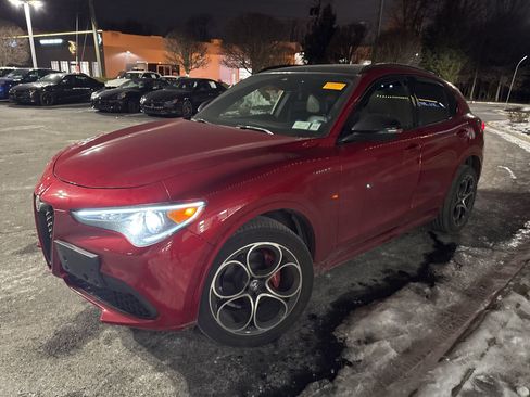 Used 2022 Alfa Romeo Stelvio Veloce image 5