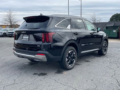 Used 2025 Kia Sorento S image 8