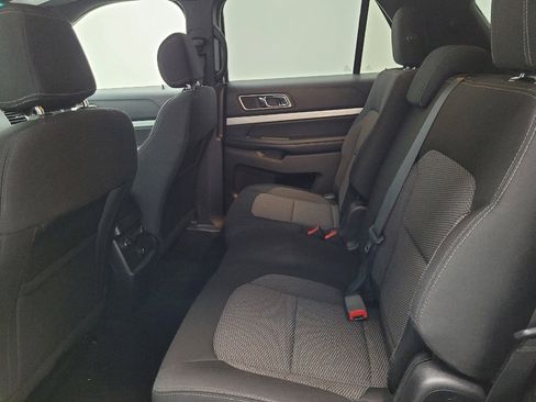 Used 2017 Ford Explorer XLT image 18