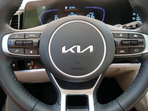 Certified 2025 Kia Sportage EX w/ Premium Package AWD/4WD image 25