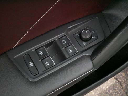 Certified 2024 Volkswagen Tiguan SEL R-Line w/ MDO Package, Two-Row AWD/4WD image 19